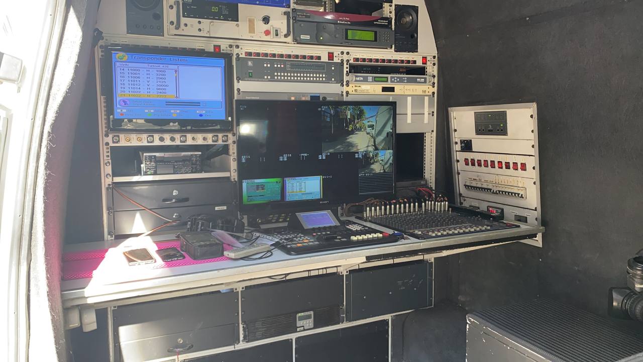 غرفة تحكم وتجهيزات البث المباشر في قاسيون